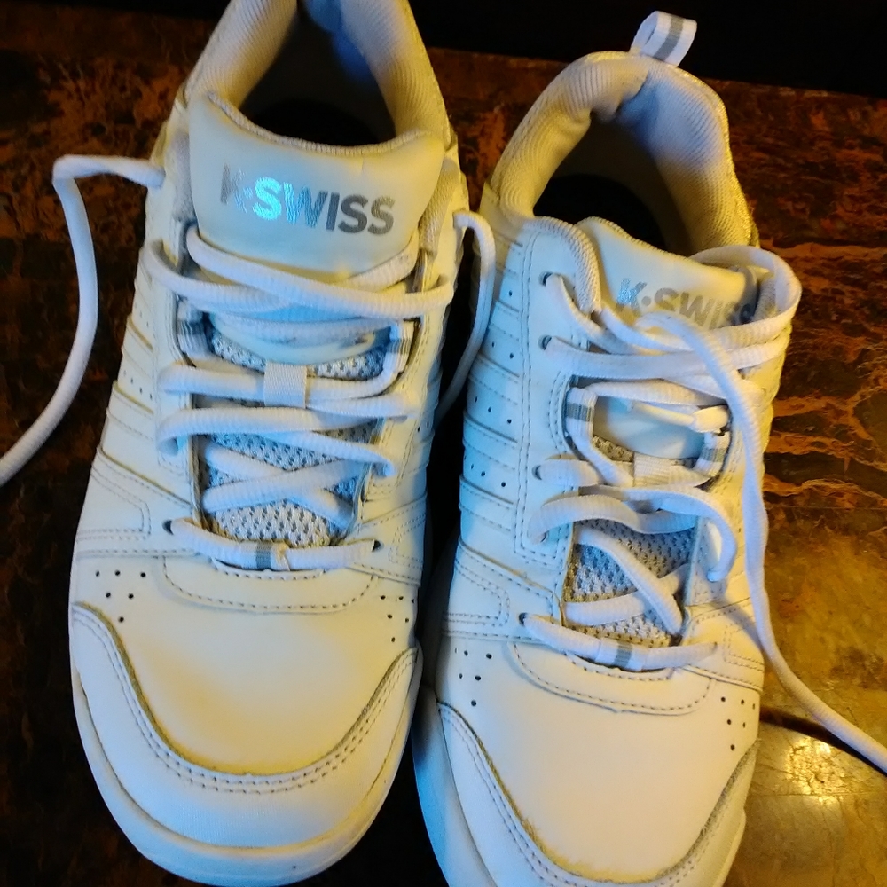 Girls' Original K.Swiss Tennis shoes ,size 8 White